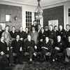 Na każdą sesję zgromadzenia Ligi Narodów przyjeżdżała specjalna delegacja często kierowana przez ministra spraw zagranicznych. Na zdjęciu minister August Zaleski wraz z grupą ekspertów oraz pracownikami Delegacji RP przy LN, 1932 r. (Narodowe Archiwum Cyfrowe).