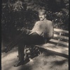 Józef Piłsudski w parku belwederskim (AAN).