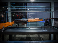 Przekazanie zabytkowego karabinu samopowtarzalnego wz. 38M