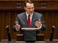 Expos&eacute; Ministra Spraw Zagranicznych Radosława Sikorskiego